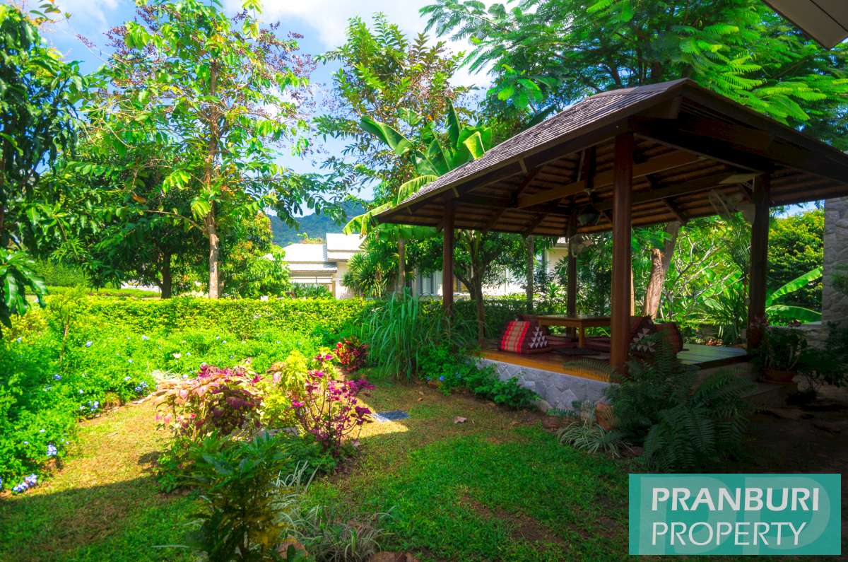 Luxury golf course 4 bedroom pool villa for sale at Black Mountain Hua